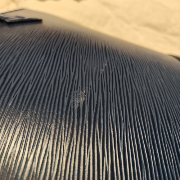 Louis Vuitton Blue Epi Women's Bag - Picture 7 of 13